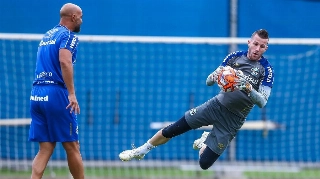 Grêmio estabelece revezamento e não tem goleiro titular definido após Grohe