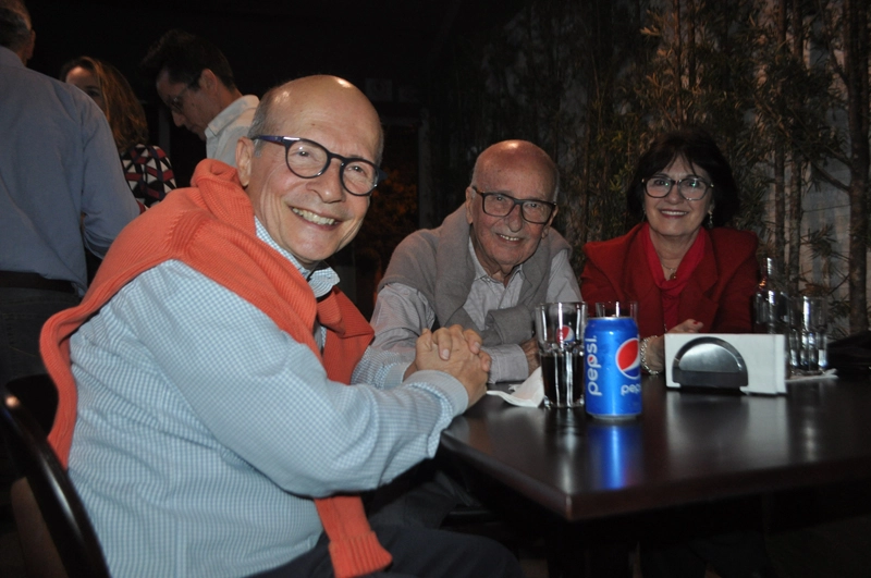 Alex Dias Ribeiro, Bird Clemente e Maria Luiza (esposa de Bird) na noite de 18 de julho de 2018, dia da festa promovida por Reginaldo Leme pelos seus 40 anos como comentarista da TV Globo. O evento aconteceu no Fairplay Original Sport Bar, em São Paulo. Foto: Marcos Júnior Micheletti/Portal TT