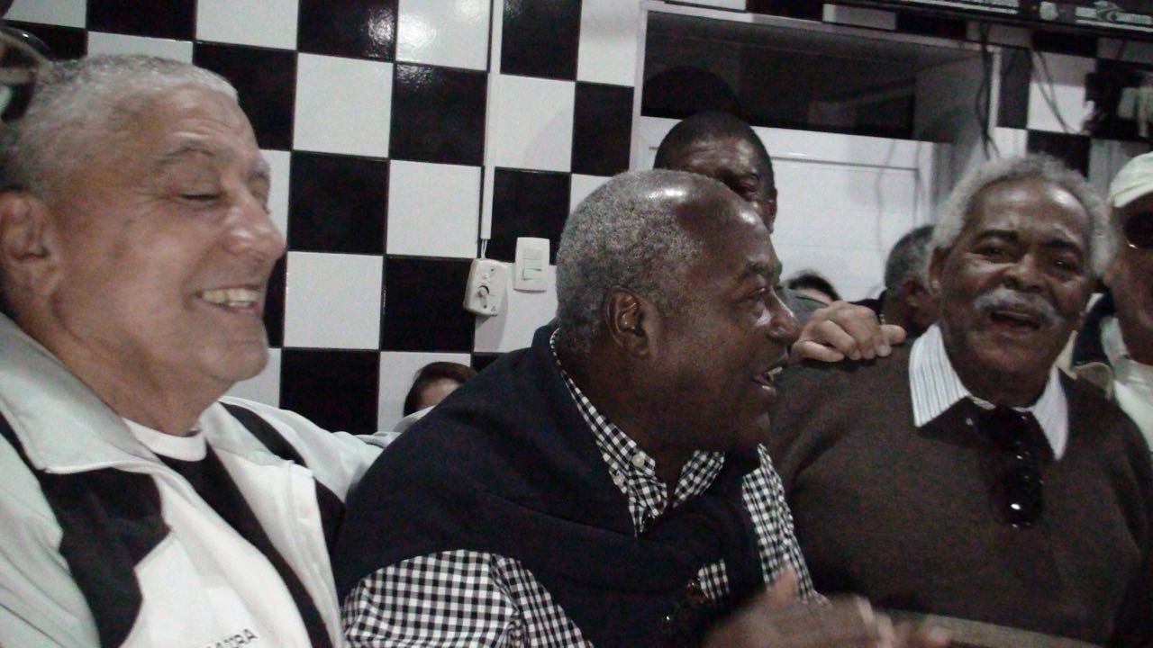 Da esquerda para a direira: Negreiros, Edu, Everaldo e Coutinho, na festa do ex-jogador Coutinho, em Santos (2016). Foto: reprodução