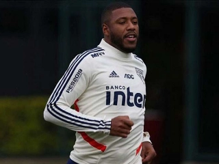 Volante do São Paulo não chegou a acerto com o clube carioca. Foto: Rubens Chiri/sãopaulofc.net