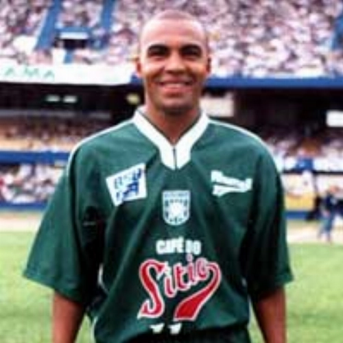 Juari  - Ex-atacante do Santos em 1997