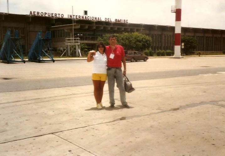 No Aeroporto Internacional do Caribe, Lenice e Milton, quando este foi cobrir as Macabíadas de Caracas, na Venezuela