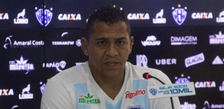 Walter chega ao Paysandu prometendo "fechar a boca" e "mais de dez gols"