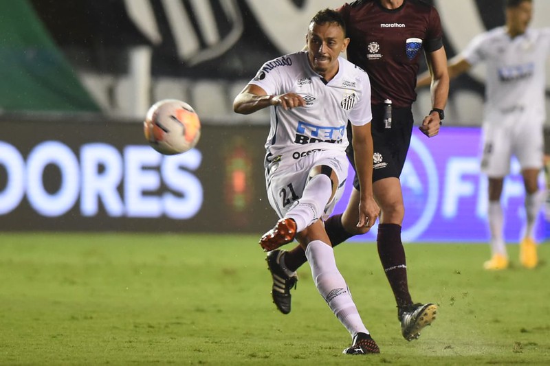 Meio-campista de 29 anos tinha acordo encaminhado com o Peixe. Foto: Ivan Storti/Santos FC