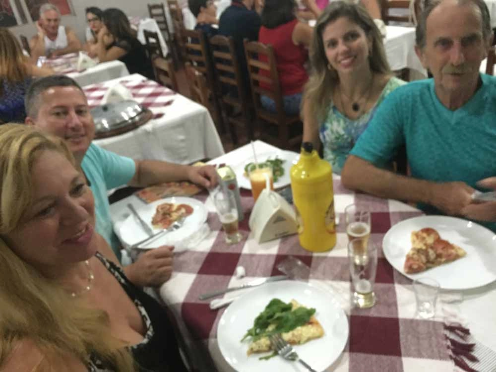 Biduroto e sua simpática família em 6 de fevereiro e 2016, em restaurante de Muzambinho-MG