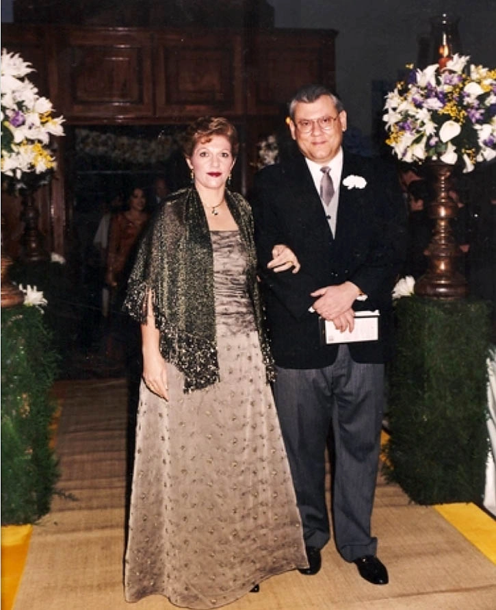 Lenice e Milton em 1990, entrando na igreja para o casamento de Moacyr Franco e Daniela. Eles foram padrinhos do casal