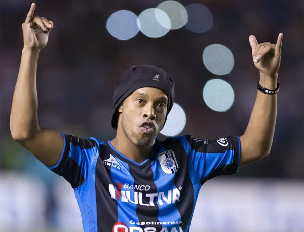 Ronaldinho Gaúcho brilhou com a camisa do Queretero