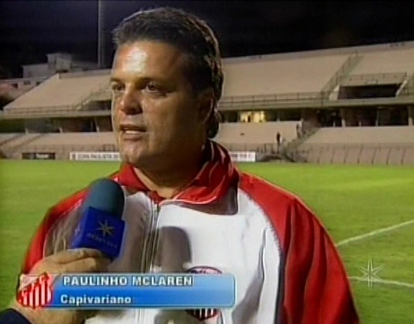 Paulinho Mclaren sendo entrevistado por Edvaldo Tietz no Estádio Walter Ribeiro em Sorocaba, em 2012. Foto enviada por Fabricio  Tietz, filho de Edvaldo Tietz  