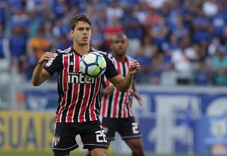 Volante Araruna está perto de ser anunciado pelo Reading FC. Foto: Rubens Chiri / saopaulofc.net