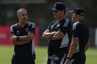 Lucas Gonçalves (à esquerda )responde pelo time neste domingo no Mineirão. Foto: Pedro Souza/Atlético
