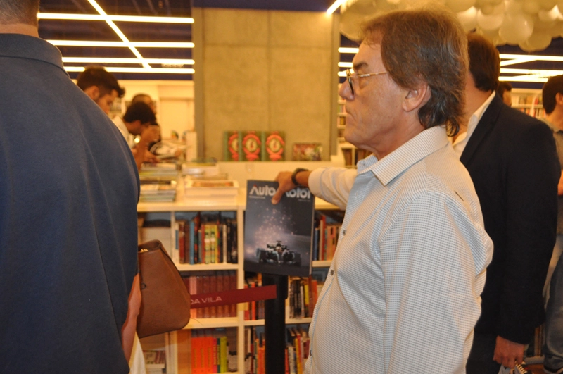 Ferreira Martins na noite de 7 de março de 2018, quando Reginaldo Leme lançou a 26ª edição do Anuário AutoMotor Esporte na Livraria da Vila do Shopping JK, em São Paulo. Foto: Marcos Júnior Micheletti/Portal TT