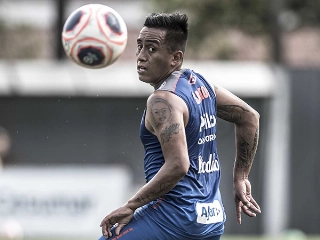 Meia peruano alega atrasos no pagamento de salários para tentar romper com o Peixe. Foto: Ivan Storti/Santos FC