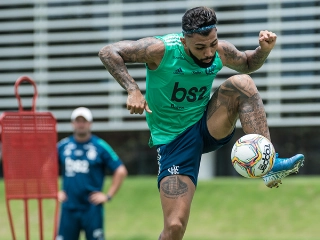 Atacante rubro-negro fará sua estreia na temporada com o número polêmico. Foto: Alexandre Vidal / Flamengo