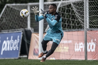 Goleiro de 25 anos está no radar do Verdão, que pode negociar Marcelo Lomba com o futebol árabe. Foto: Ivan Storti/Santos FC