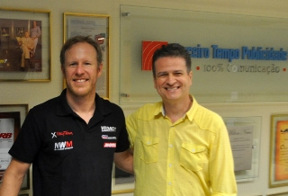 O piloto, com 19 anos de experiência, esteve na redação do Portal Terceiro Tempo. Foto: Thiago Tufano Silva/Portal TT