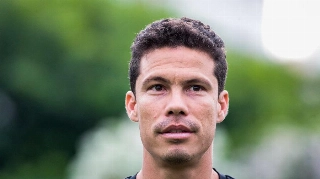 Hernanes treina no campo e deve defender o São Paulo contra o Red Bull