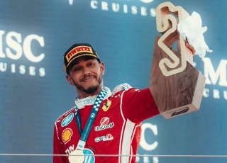 Brit&acirc;nico comemora seu triunfo em Barcelona. Foto: Scuderia Ferrari HP