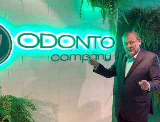 Milton Neves fez questão de comparecer ao evento para cumprimentar Paulo Zahr, presidente da OdontoCompany