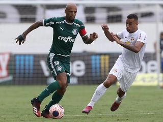 Volante do Verdão destacou que tem ajudado o clube com sua experiência. Foto: Cesar Greco