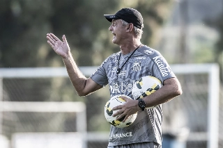 Treinador santista disse que o clube pode olhar mais para jogadores da Série B e que estão no exterior. Foto: Ivan Storti/Santos FC