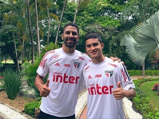 Tréllez, ao lado de Rodrigo Nestor, está de volta ao clube e integrará o elenco de Fernando Diniz. Foto: São Paulo/Divulgação