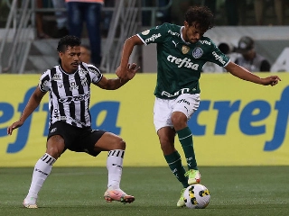 Verdão tem 39 pontos e lidera o campeonato, já o Vozão é o 12ª com 24 pontos. Foto: Cesar Greco