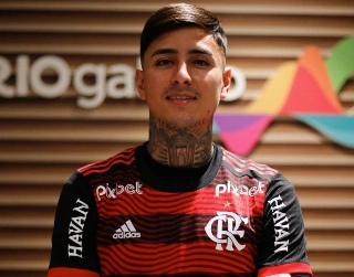 Volante chileno de 28 anos assinou contrato até 2025 com o Fla. Foto: Divulgação
