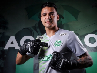 Goleiro de 34 anos assinou contrato até o fim de 2023 com o Tricolor. foto: Divulgação