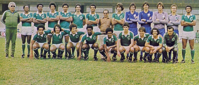 Time na década de 80: o técnico Zé Duarte, Almeidinha, Chiquinho, Edson, Ariovaldo, Ederson, Jaime, Tavares (presidente), Jorge Luis, Birigüi, Sidmar, Wilson, Gilberto, Edson Magalhães, Mauro, Lúcio, Careca, Frank, Jorge Mendonça, Henrique, Ernani Banana, Angelo e Pedro Pires (preparador físico). Foto enviada por Wilson Coimbra em setembro de 2013 