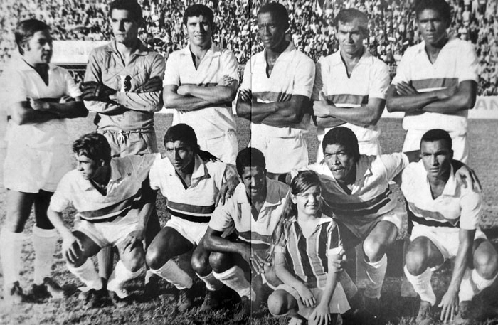 Da esquerda para a direita, em pé: Gena, Gilberto, Rivaldo, Lima, Antonino e Cabral. Agachados: jogador não identificado, Givanildo, Fernando Santana, Luciano Coalhada e Ramon. Foto: Reprodução do livro 