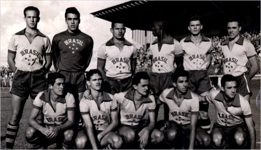 Seleção brasileira na Olimpíada de 1952, em Helsinque. Em pé: Mauro, Carlos Alberto Cavalheiro, Waldir, Zózimo, Adésio e Edson. Agachados: Milton, Humberto, Larry, Vavá e Jansen.