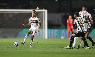 Lateral de 25 anos tem vínculo apenas até o final do ano. Foto: Rubens Chiri/saopauloc.net