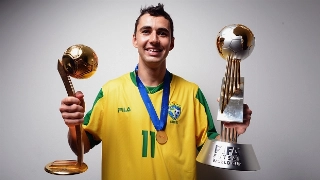 Neto, autor do gol que deu o título mundial ao Brasil em 2012, passou pelo procedimento emergencial 
