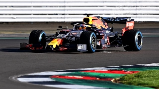 Equipe austríaca já colocou seu monoposto na pista de Silverstone. Foto: Aston Martin Red Bull Racing/Divulgação