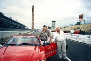 Ao lado de Nilson Cesar nas 500 Milhas de Indianápolis de 1994. Foto: Portal TT
