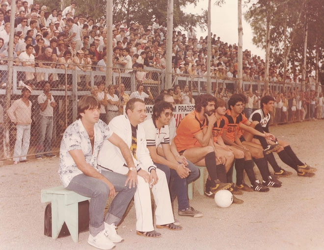 Comandando sua equipe em 1981, no Desafio ao Galo