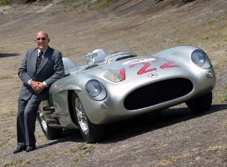 Olhos no retrovisor: O saudoso Stirling Moss, que 'bateu na trave' para ser campe&atilde;o na F1, nascia h&aacute; 97 anos