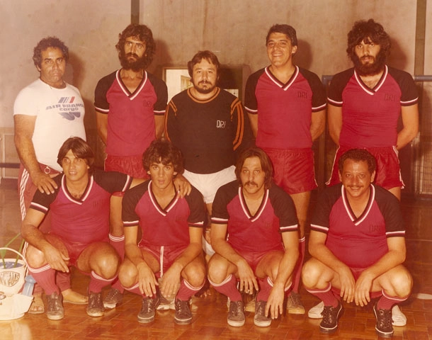 Da esquerda para a direita, Miral é o último em pé. Dos que estão agachados, Écio Pasca é o primeiro. Foto: Sarkis