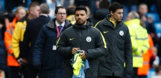 Agüero diz querer ficar, mas não descarta deixar o City: "Vamos ver"