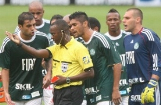 São Paulo acompanha de camarote o sofrimento verde com a escolha de Paulo César de Oliveira para apitar o clássico