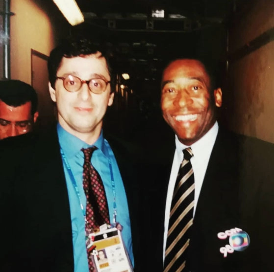 Em Paris, durante a Copa de 1998, Antero Greco ao lado do Rei Pelé. Foto do arquivo pessoal de Antero Greco 