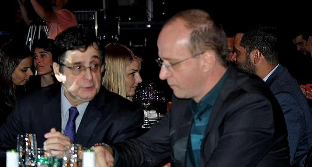 Antero Greco e Rogério Assis durante um jantar do Troféu Aceesp, no Esporte Clube Sírio, na capital paulista. Foto do arquivo pessoal de Rogério Assis