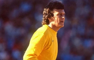 Atleta teve passagens marcantes pelo Cruzeiro e pelo Flamengo. Foto: Reprodu&ccedil;&atilde;o