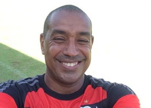 Bujica   - Ex-atacante do Flamengo e Botafogo