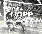 Parab&eacute;ns, Maur&iacute;cio, 64 anos! Veja o hist&oacute;rico gol do atacante na decis&atilde;o do Carioca de 1989