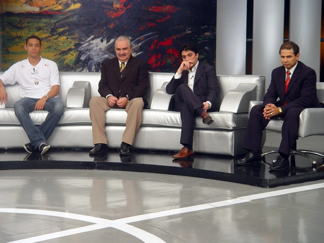 Em maio de 2006, no Terceiro Tempo, à época na Record. Da esquerda para a direita: Ricardo Oliveira, Paulo Roberto Martins (o Morsa), Kia Jorabchian e Oscar Roberto Godoi. Foto: Portal TT