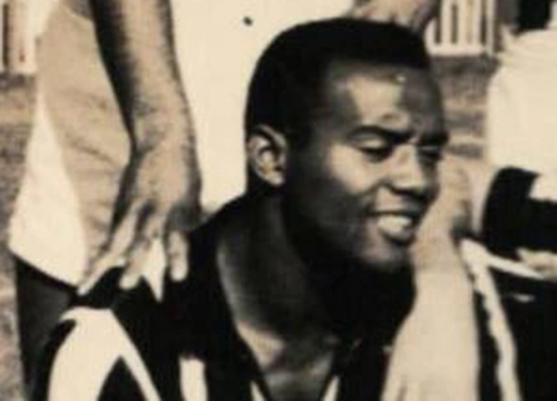 Breno Mello - Ex-meia do Flu, Renner e Santos