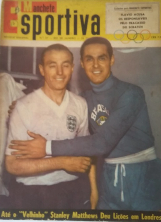 Capa da Revista Manchete Esportiva, 27, de 1956, com Gylmar, da seleção brasileira, e Stanley Mattews, da Inglaterra, após amistoso em que os ingleses venceram por 4 a 2