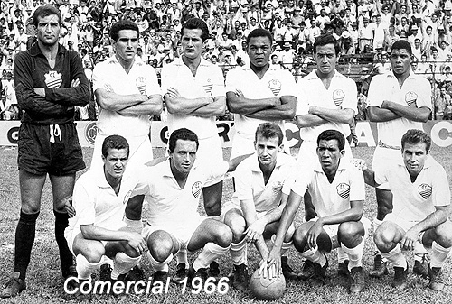 Em p&eacute;: Rosan, Jorge, Non&ocirc;, P&iacute;ter, Amaury e Ferreira. Agachados: Peixinho, Luiz Cai Cai, Paulo Bim, Jair Bala e Carlos C&eacute;sar.