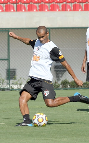 Vejam Rivaldo treinando no CT da Barra Funda no dia em que foi apresentado pelo Tricolor, em 28 de janeiro de 2011. Foto: VIPCOMM